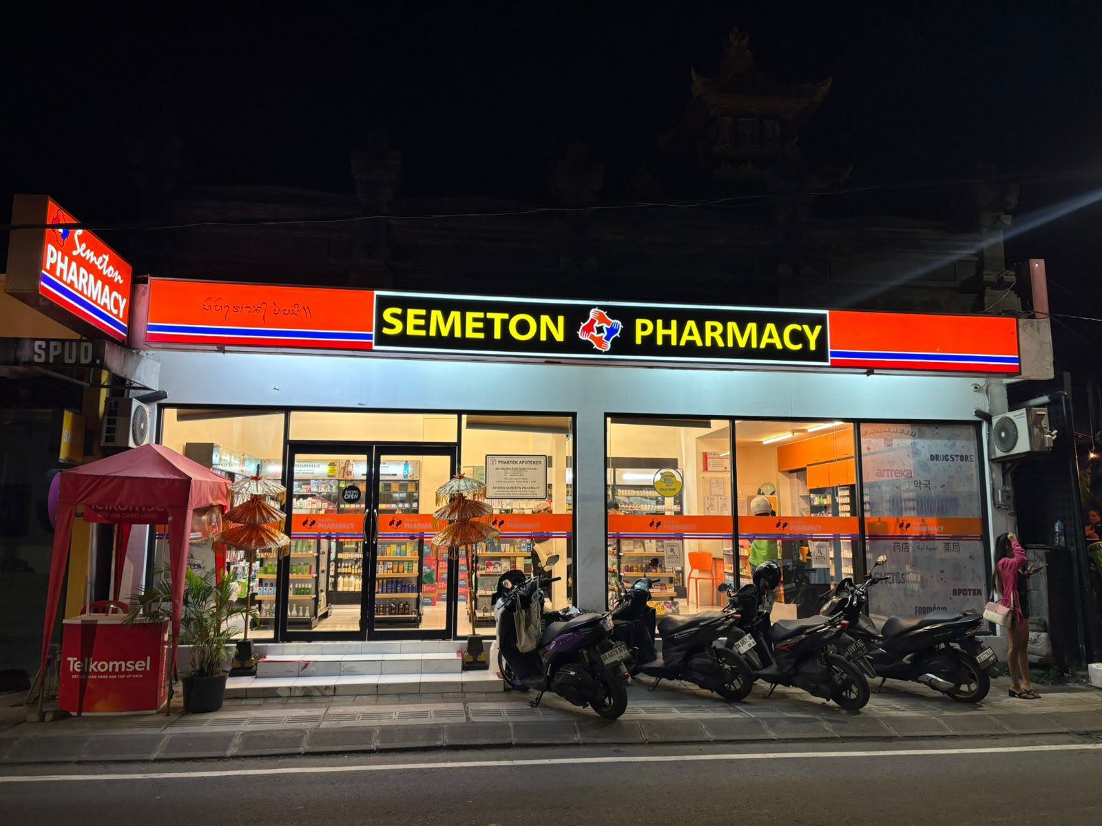 Semeton Pharmacy open in the evening